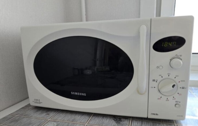 Микроволновая печь Samsung CE2927NR б/у