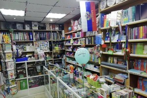 Продавец в магазине