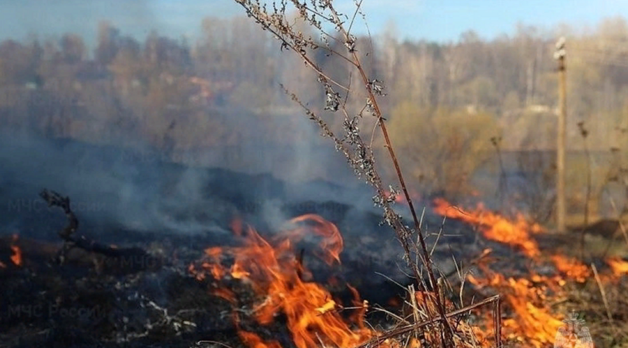 Два пожара ликвидировали в частном секторе Южно-Сахалинска и Стародубского