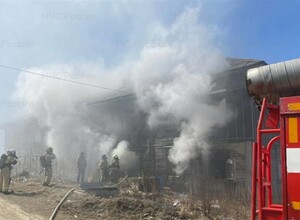 В Южно-Сахалинске полностью сгорел расселенный дом