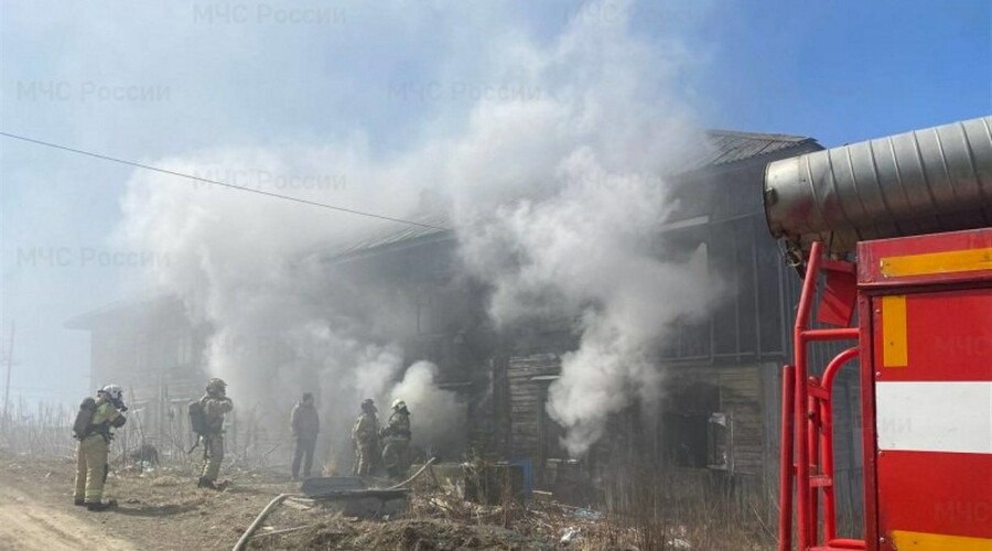 В Южно-Сахалинске полностью сгорел расселенный дом