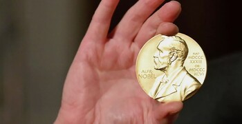 Трамп на пути к Нобелевской премии мира исполнял заветы Обамы