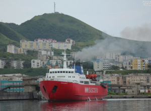 Экипаж парома Сахалин-8 спас людей с китайского судна