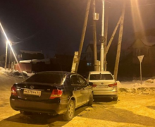 В ДТП с двумя авто и столбом в Южно-Сахалинске пострадали люди