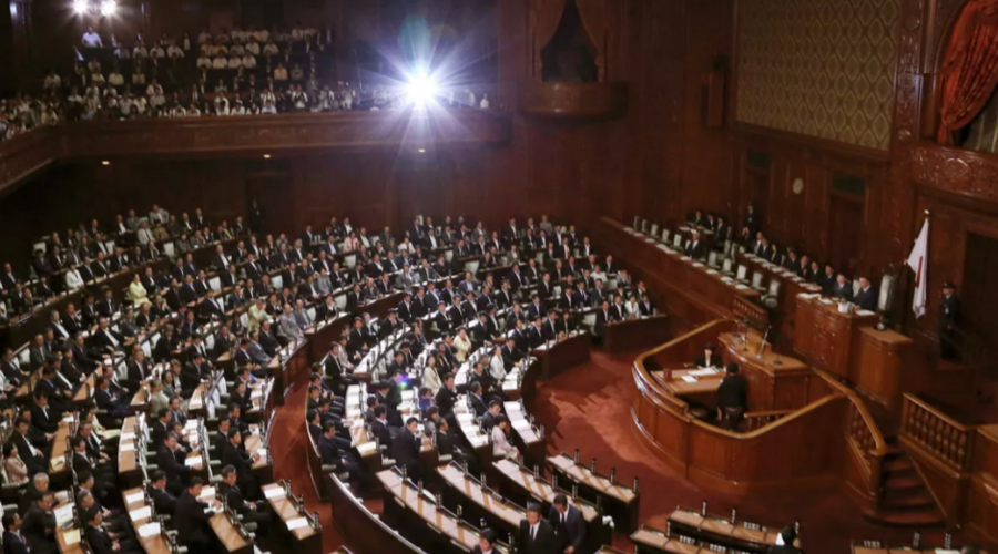 Парламент Японии отклонил резолюцию оппозиции о недоверии правительству