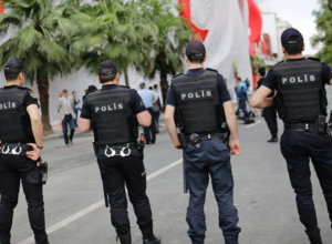 Почти 100 человек арестовали в Турции за мародерство после землетрясения