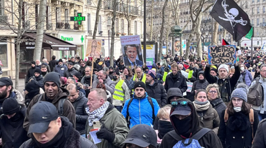 В Париже проходит масштабная акция протеста