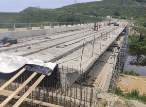 Ремонт моста через реку Новоселку в Томаринском районе завершат в 2026 году: что уже сделано
