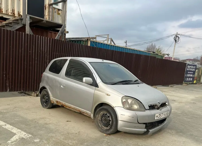 Toyota Vitz, 1999